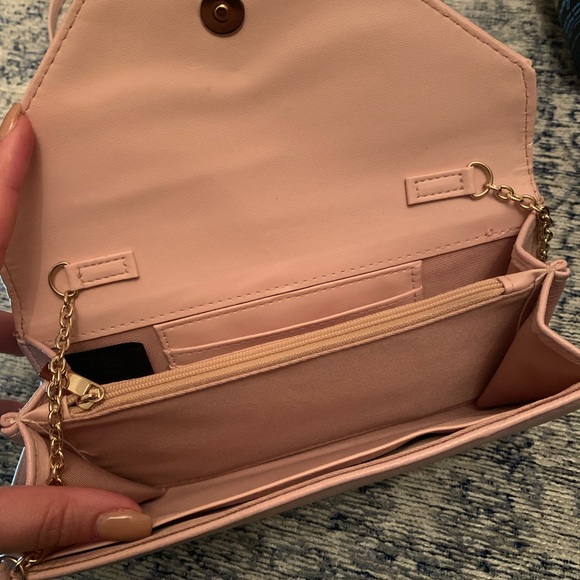 🌷Pink envelope crossbody purse🌷 - Picture 3 of 3